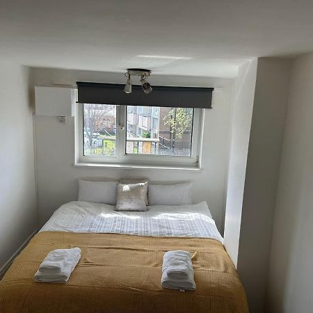 Cheerful Double Room For Single Use London Ngoại thất bức ảnh