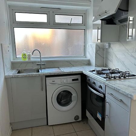 Cheerful Double Room For Single Use London Ngoại thất bức ảnh