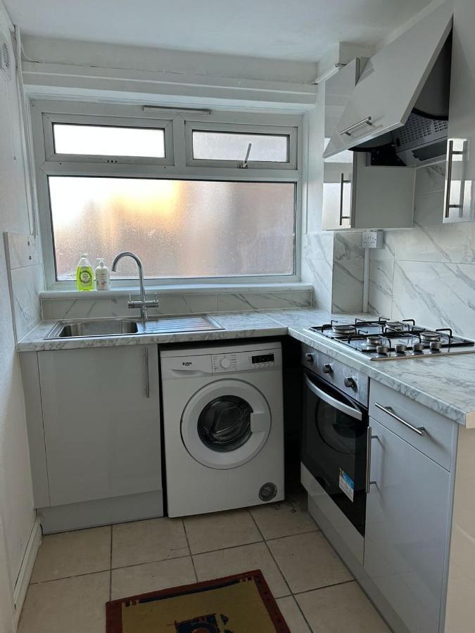 Cheerful Double Room For Single Use London Ngoại thất bức ảnh